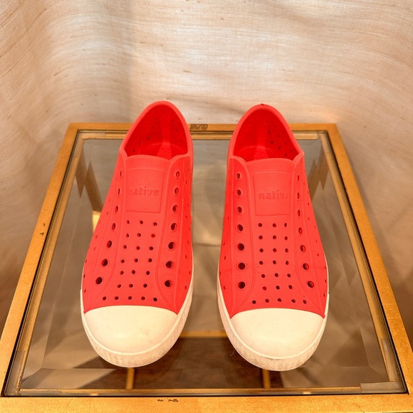 Native shoes - Picture 1 of 2